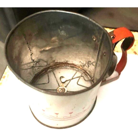Vintage White and Red Tulips Round Hand Flour Sifter - Picture 4 of 5